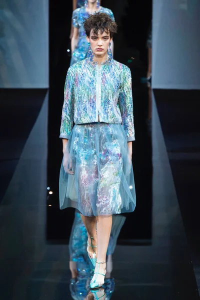 Look 64